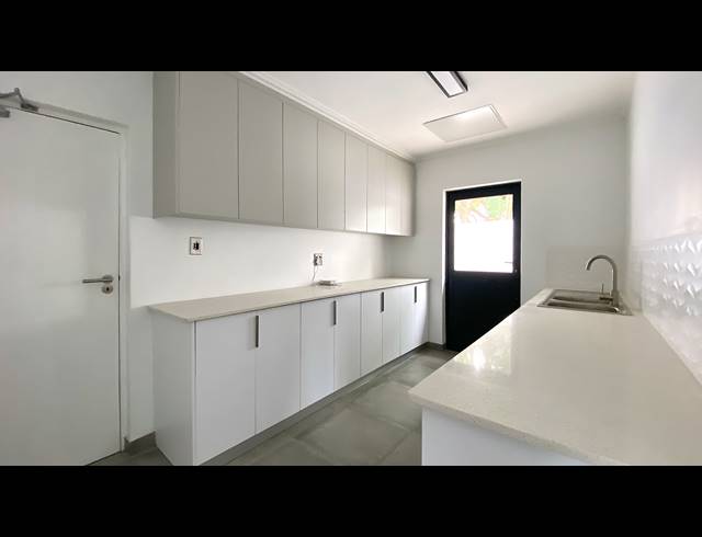 4 BEDROOM HOUSE FOR SALE IN SHELLEY POINT